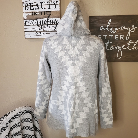 Charlotte Russe Size Small Sweater Shall Cardigan. - Picture 5 of 8